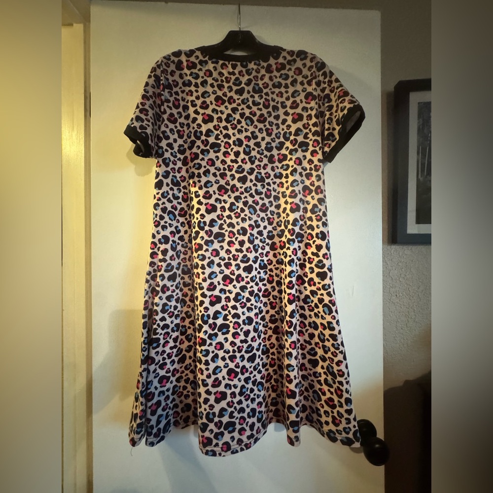 EUC Shirley and Stone Leopard Print V-Neck nightgown - Picture 4 of 5